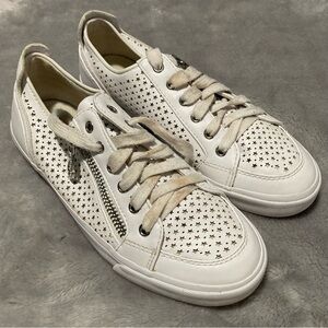 Guess Gianah White Star Perforated Lace Up Sneakers Chrome Zipper Size 7